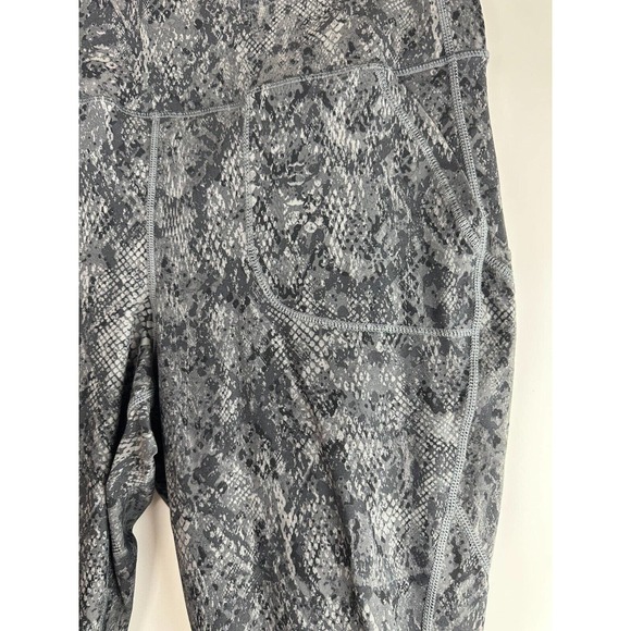 Torrid 4 Pocket Crop Active Legging Performance Core Dusty Snake Grey Plus 3 3X - Picture 7 of 10